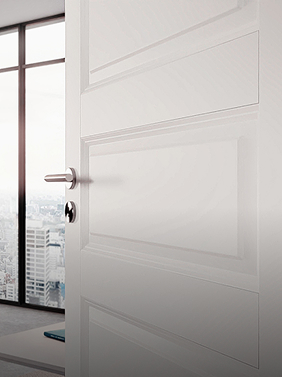 klasyczne białe drzwi stylowe