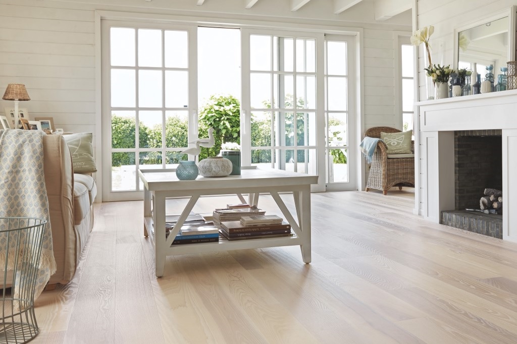 Zdjęcie aranżacyjne parkietu z jesionu