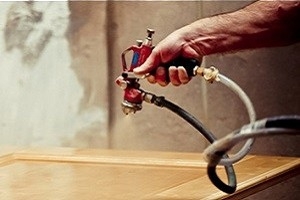 Lakierowanie drewna do drzwi