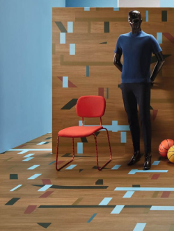 jasnoszara podłoga designerska w salonie z sofą