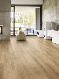 ciemna podłoga winylowa w stylu kamienia w salonie z kanapą