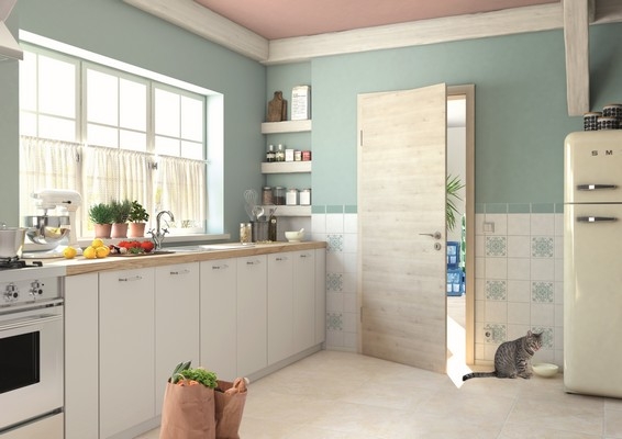 Kuchnia z drzwiami CPL w dekorze drewna poprzecznie